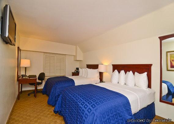 Ramada By Wyndham Oakland Downtown City Center Szoba fotó